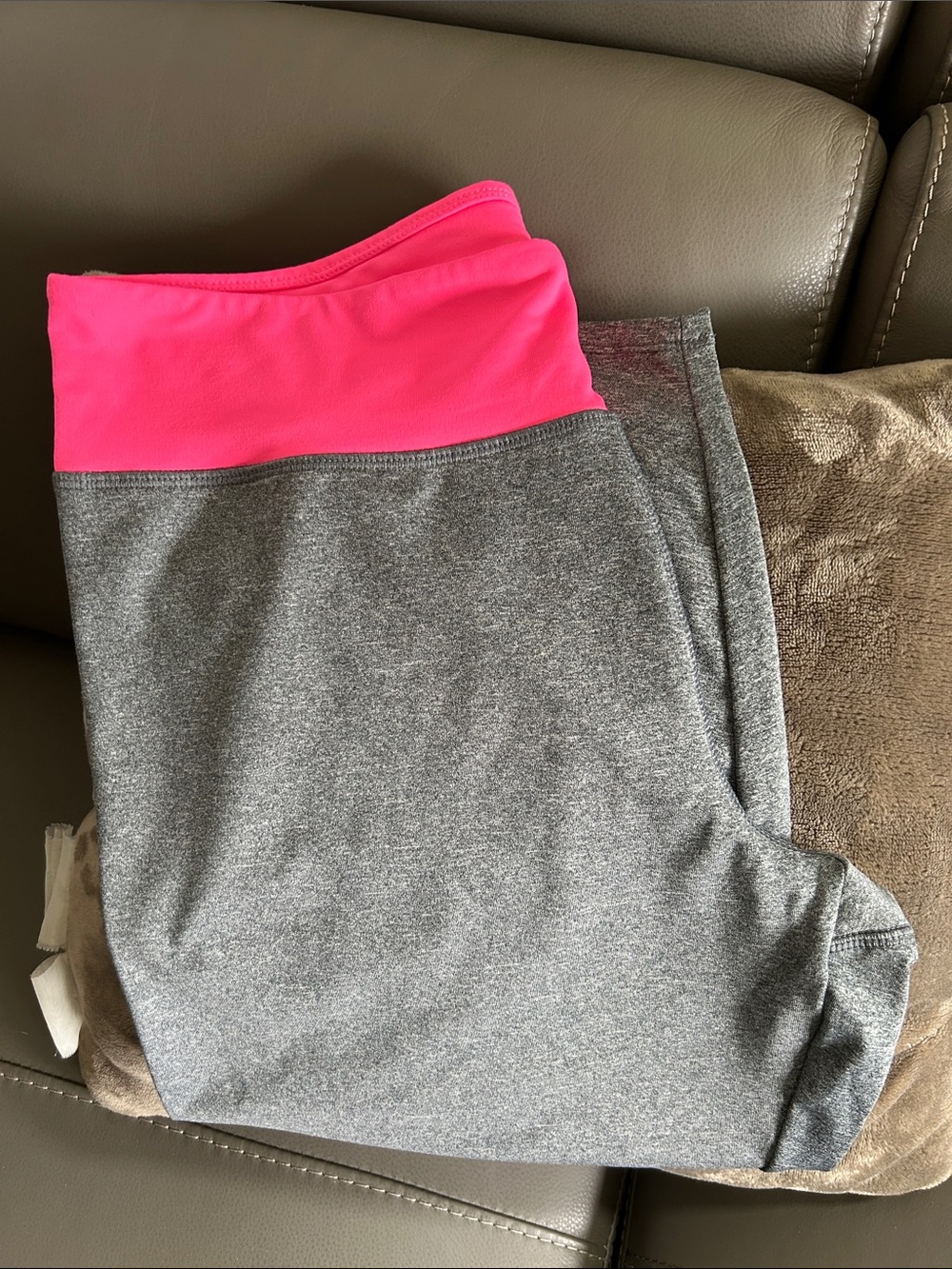 Jessica Simpson “The Warm Up” Capri pants